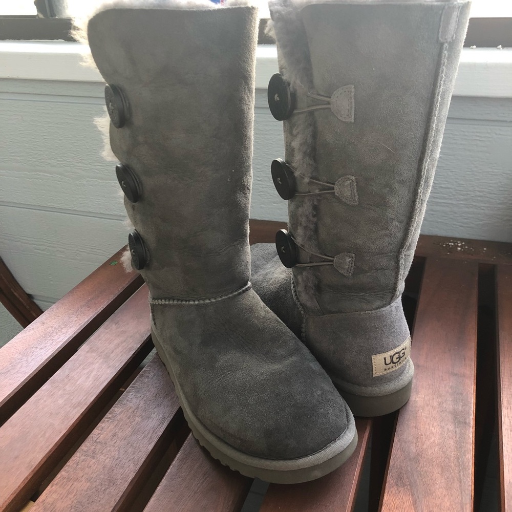 *SOLD* UGG Tall Gray Bailey Button Triplet